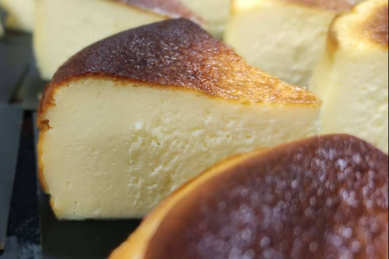 Pastelería Oiartzun elabora una de las mejores recetas de tarta de queso de Donostia