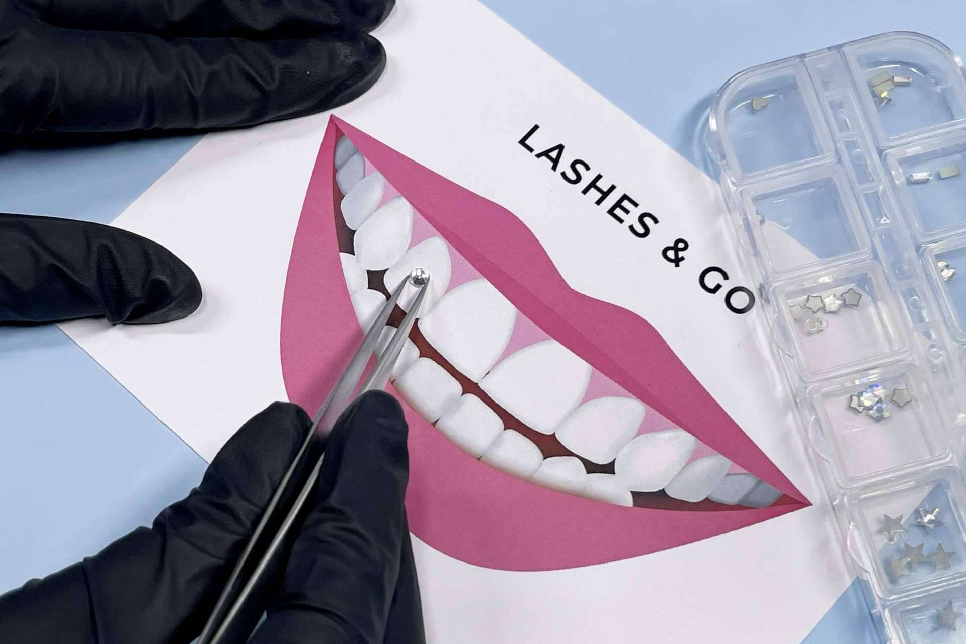 Joyas dentales, la última tendencia en estética llega a los centros Lashes & Go