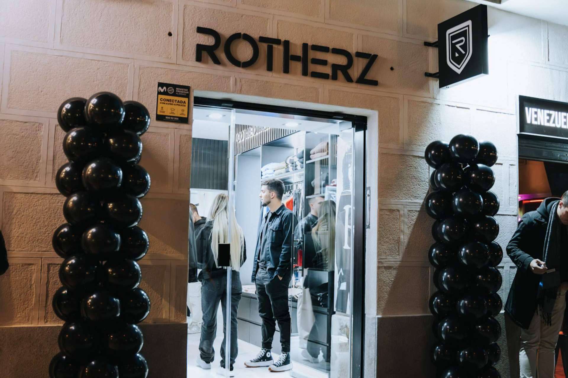 La nueva boutique de Rotherz en Madrid; moda urbana en un entorno de lujo