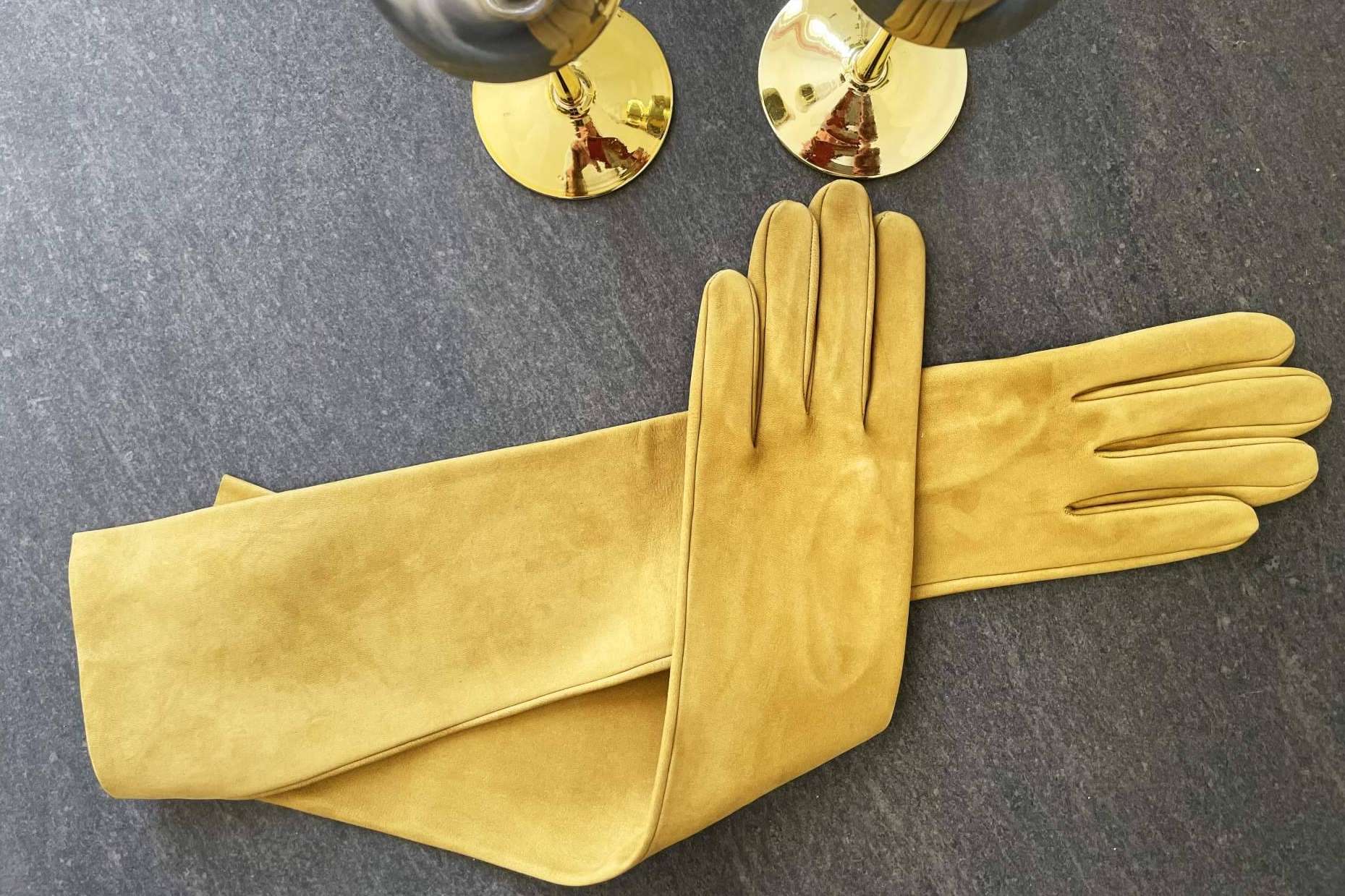 Regalar guantes, tradición y elegancia para hombre y mujer esta Navidad con Santacana