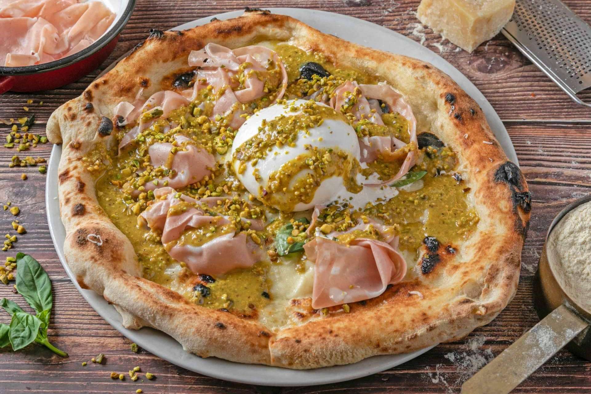 La pizza burrata de Spaccanapoli Da Daniele se convierte en una de las más famosas de Barcelona