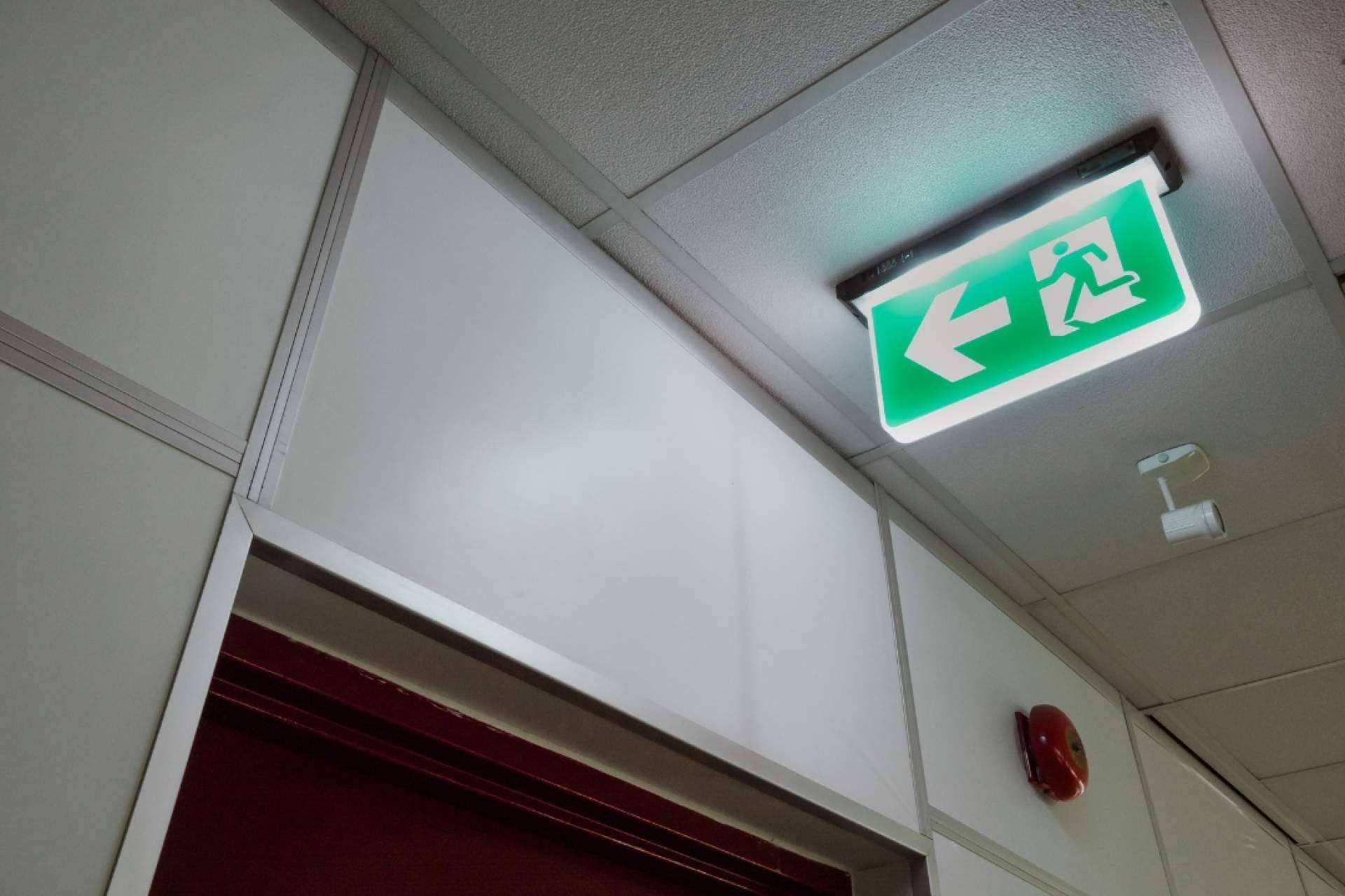 DE FRUTOS Ferreterías garantiza vías de escape seguras con los sistemas de TESA y CISA