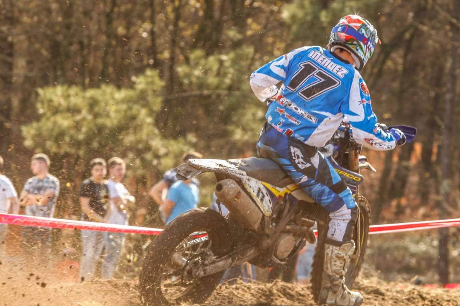 Nuevo diseño de camiseta motocross en ADHESIVOSEMBARRADOS, máxima durabilidad para pilotos exigentes