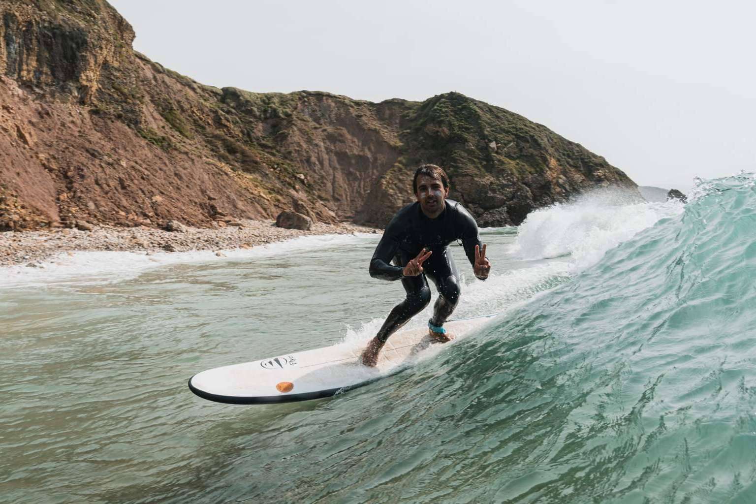 La startup española Fly avanza en el sector del surf y cierra su primera ronda de inversión