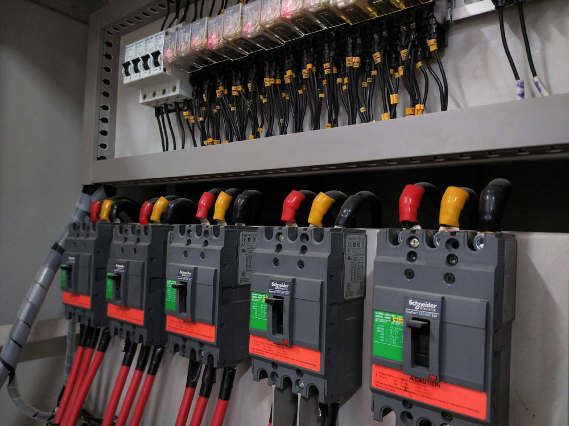 La oferta online de Cadenza Electric gana terreno en el suministro de material eléctrico industrial