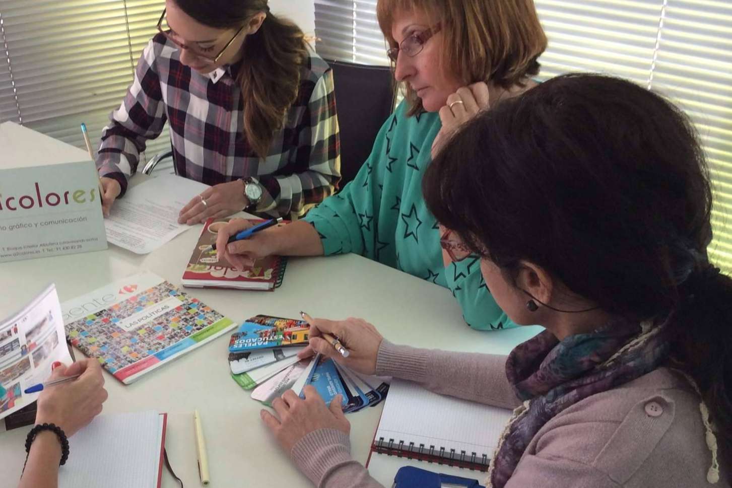 A2colores ofrece creatividad estratégica en diseño gráfico y web para potenciar a las pymes