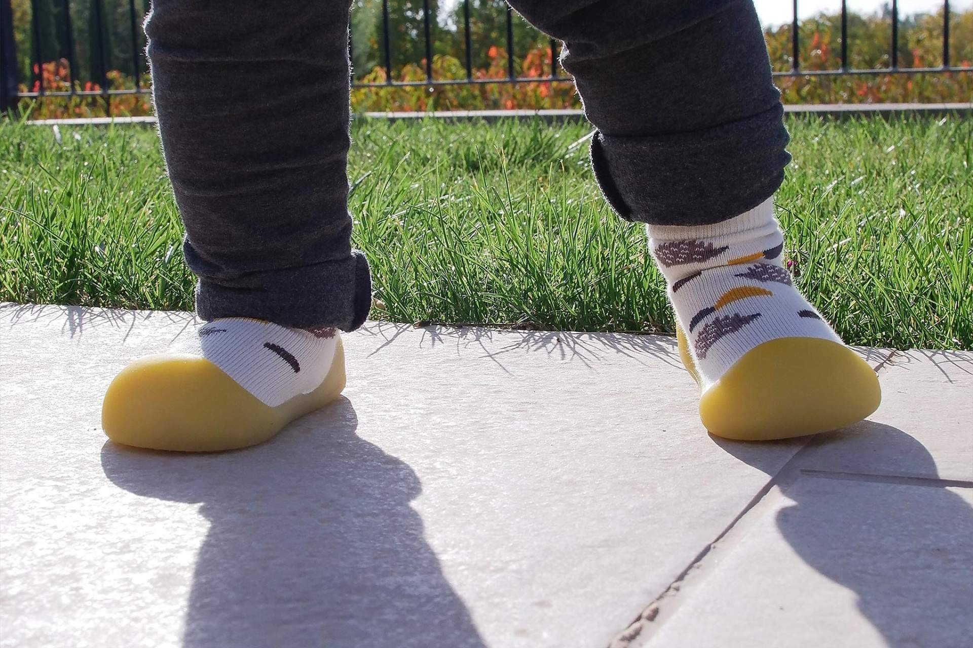Zapatos barefoot para primeros pasos; guía definitiva para elegir calzado infantil