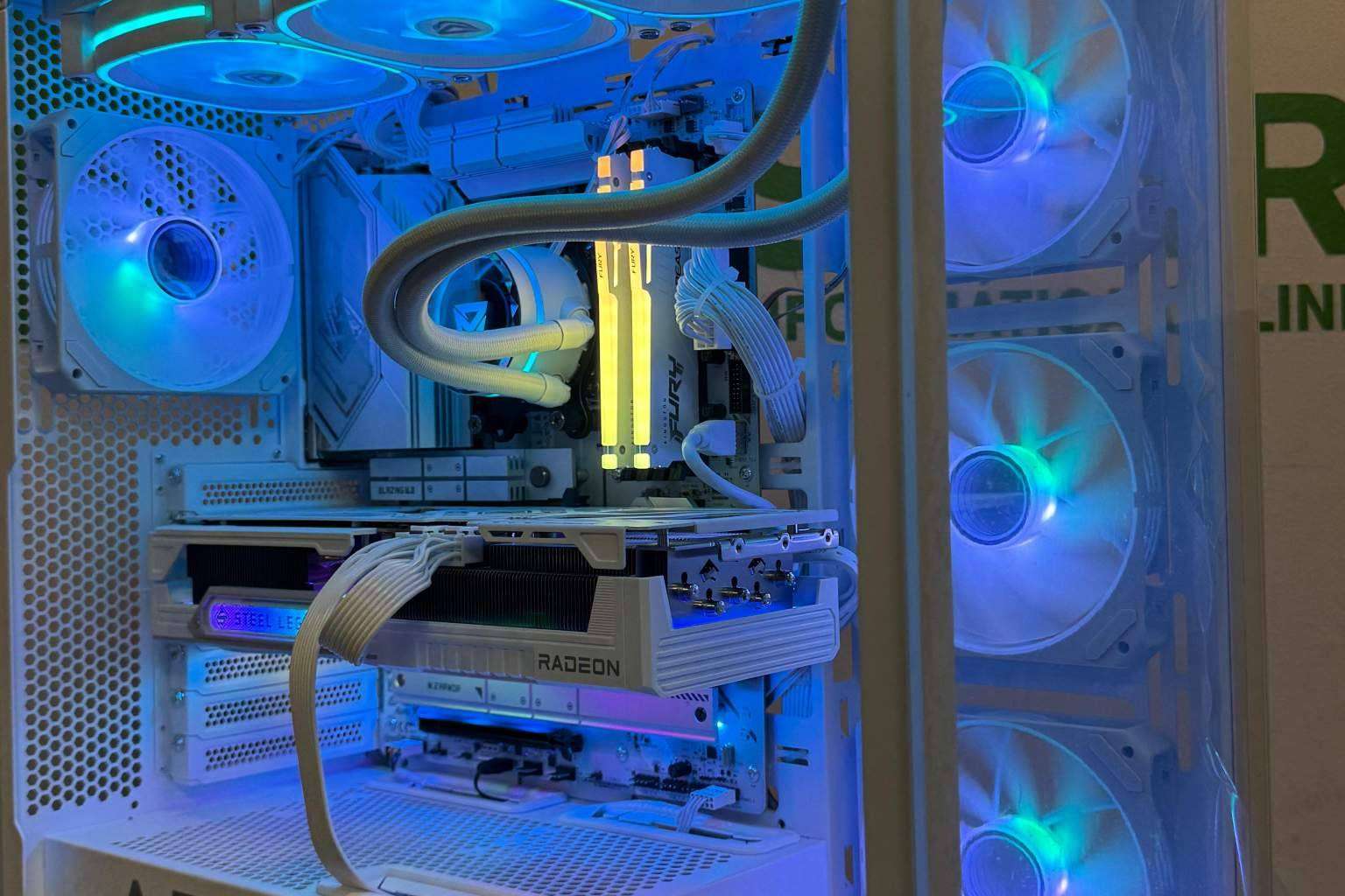 Más allá del PC estándar, Aussar apuesta por ordenadores diseñados a medida según cada uso