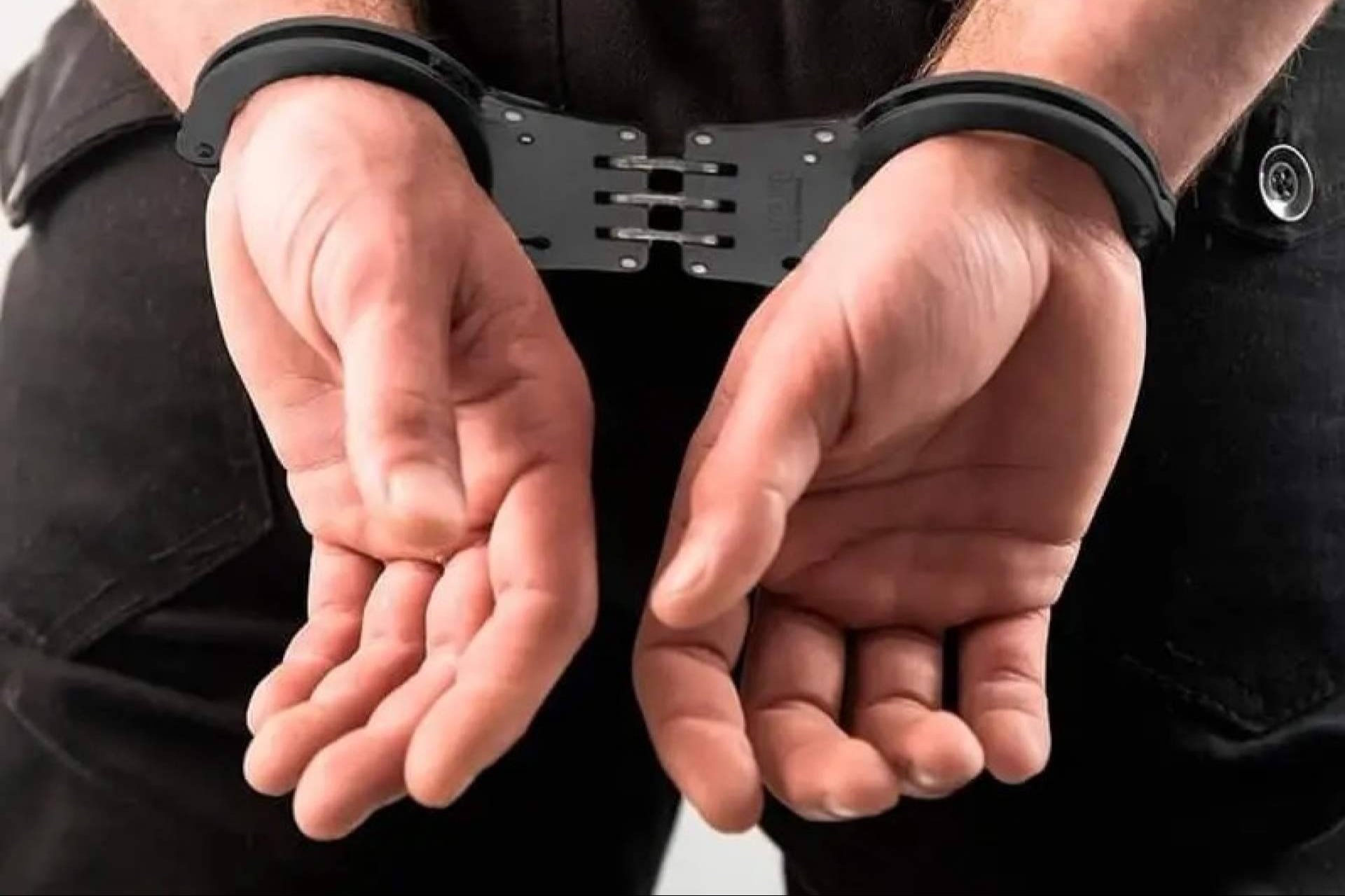 Tienda Shoke lanza grilletes negros pavonados para uso policial y profesional