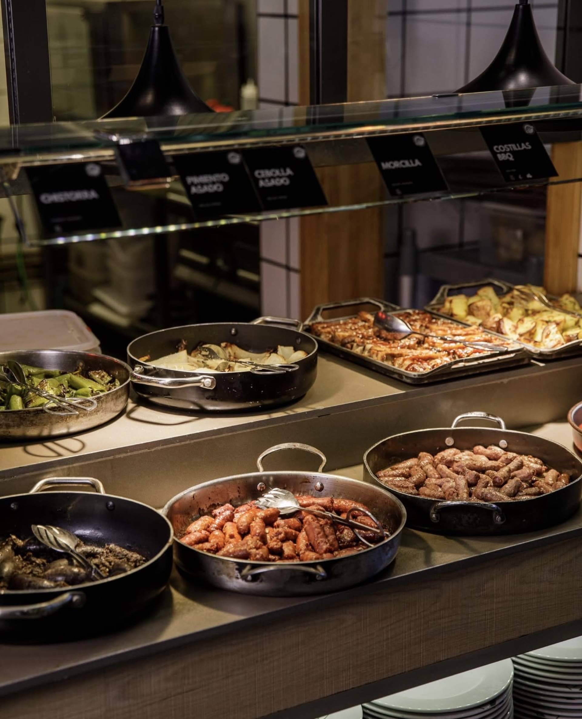 Colonial Buffet, el restaurante familiar en Valencia con más de 350 platos en formato buffet libre