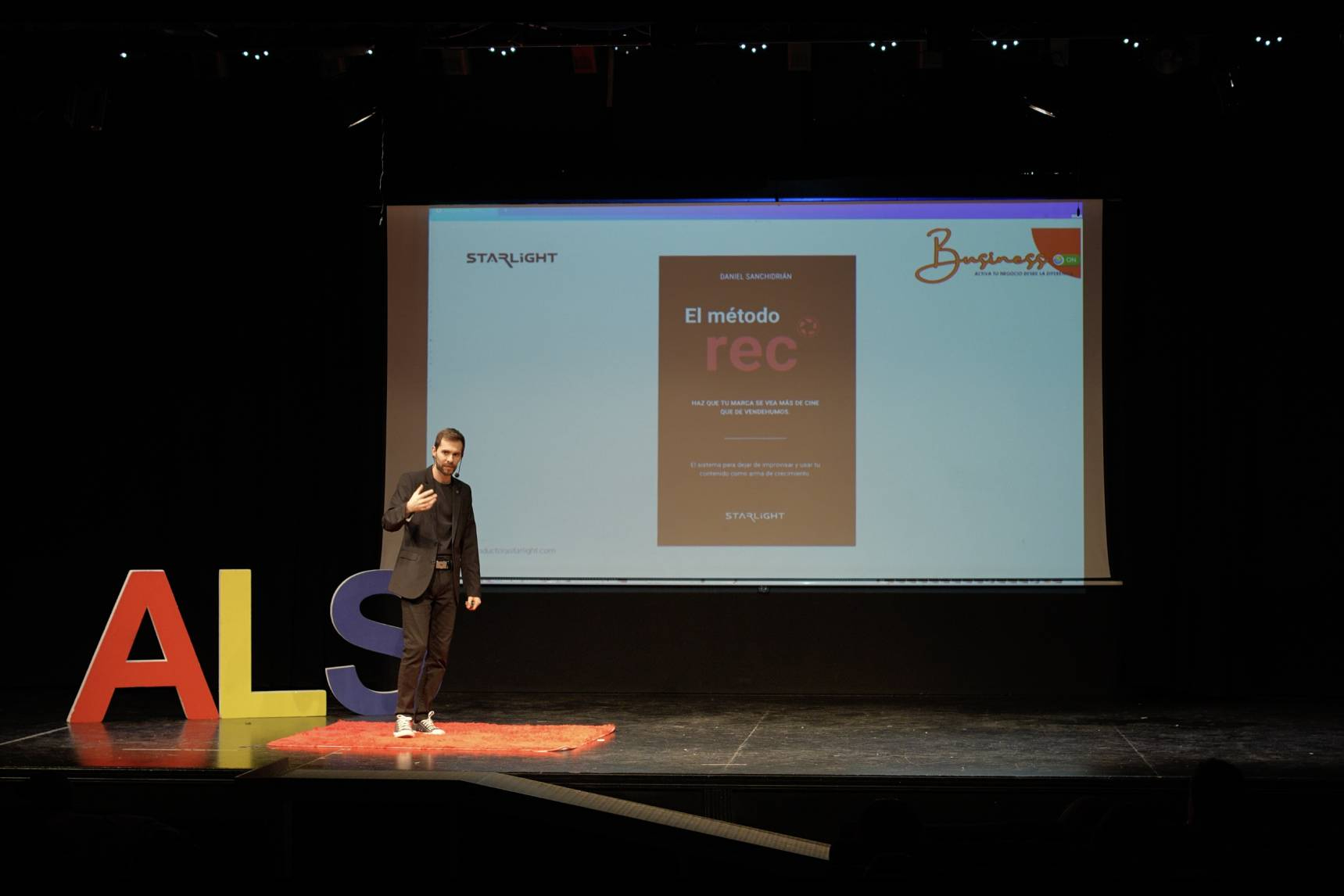 Cómo captar clientes a través de redes sociales, se publica El Método REC, el libro de Daniel Sanchidrián