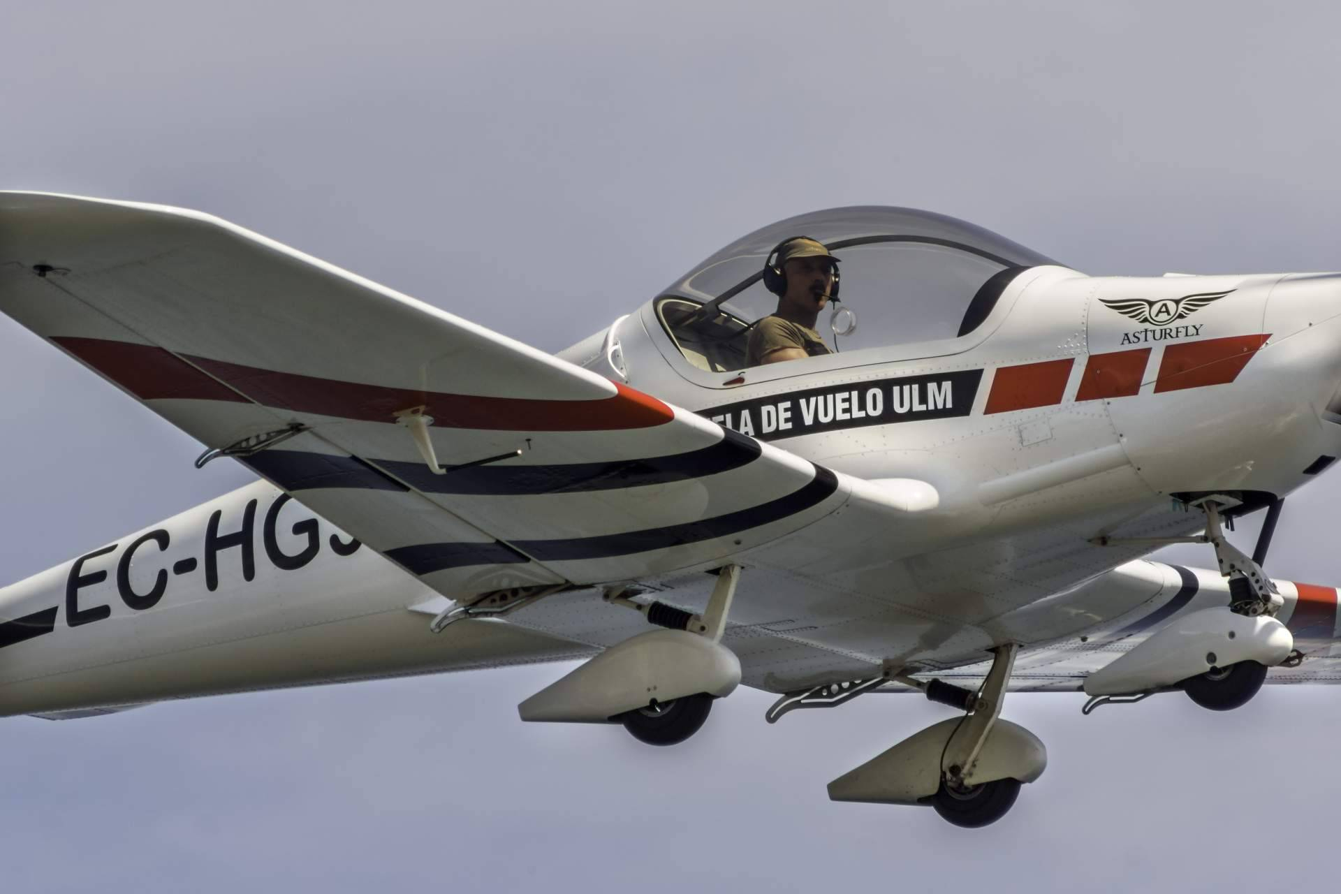 Piloto por un día a cualquier edad; el auge de volar en ultraligero después de los 50
