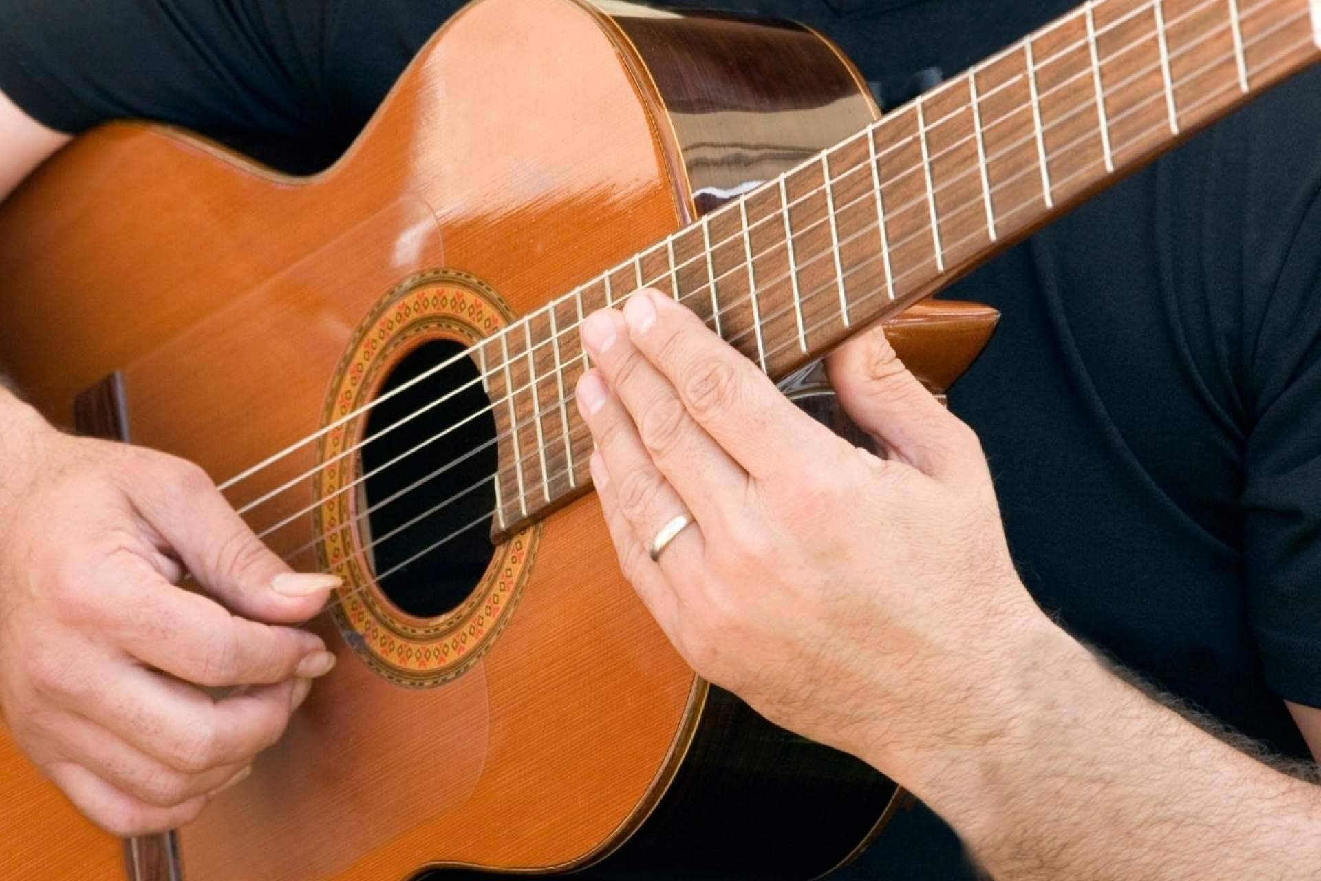 Aprender guitarra flamenca; el propósito que más se repite… y menos se cumple