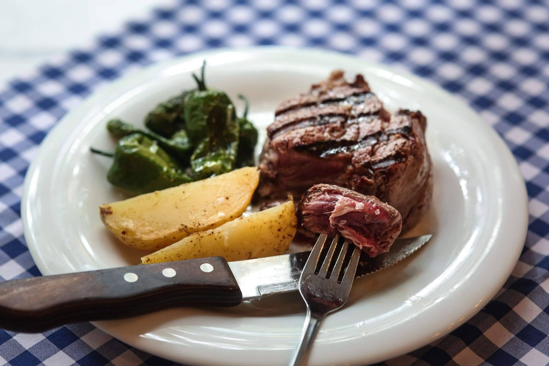 Pasa Tapas destaca como restaurante de cocina mediterránea tradicional en la Barceloneta
