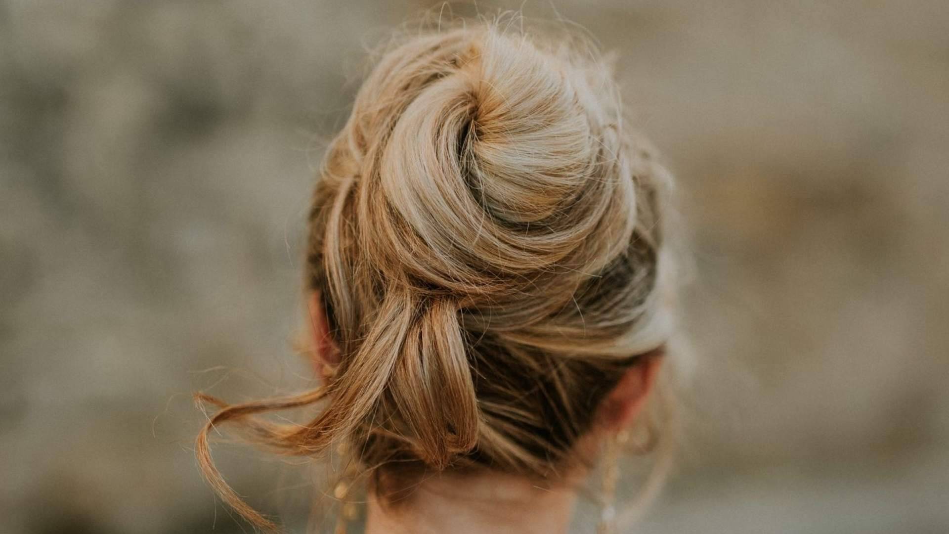 La piel con memoria y el cabello con movimiento dominan la visión de Mari Carmen Arenas para 2026