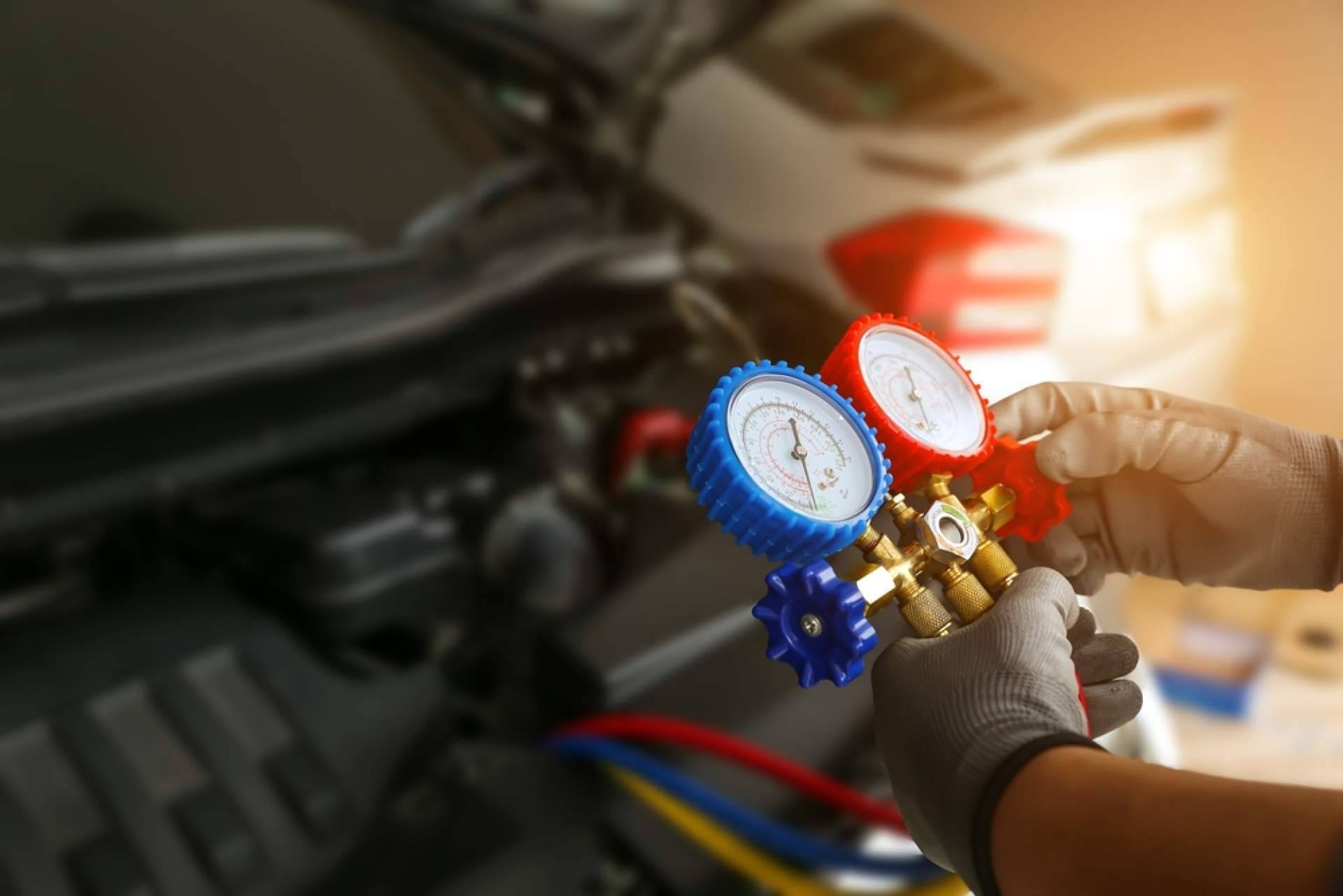 Talleres Claxon explica cómo detectar a tiempo el desgaste de los manguitos del coche