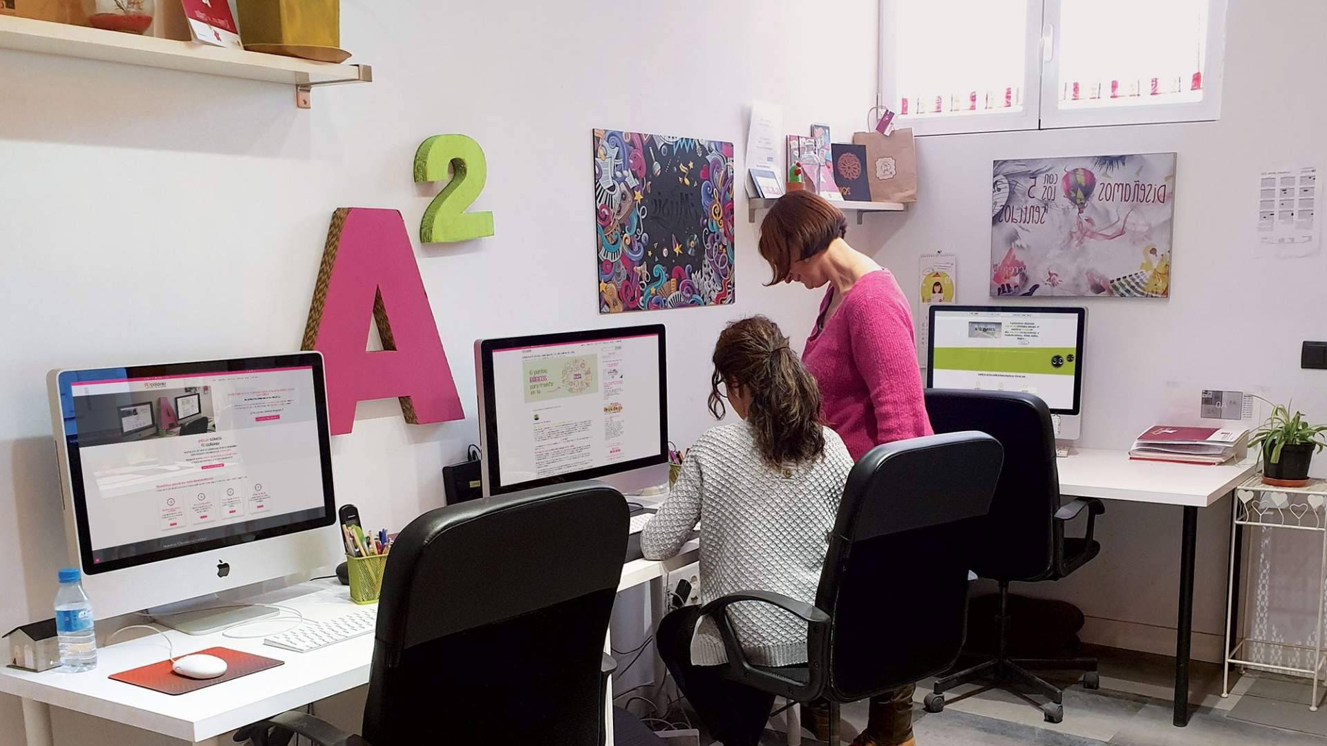 A2 Colores refuerza la imagen de marca con diseño gráfico y web en Madrid