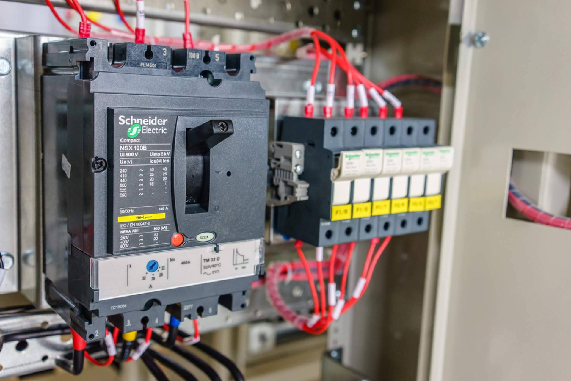 Cadenza Electric se afianza como una elección recurrente en material eléctrico Schneider Electric
