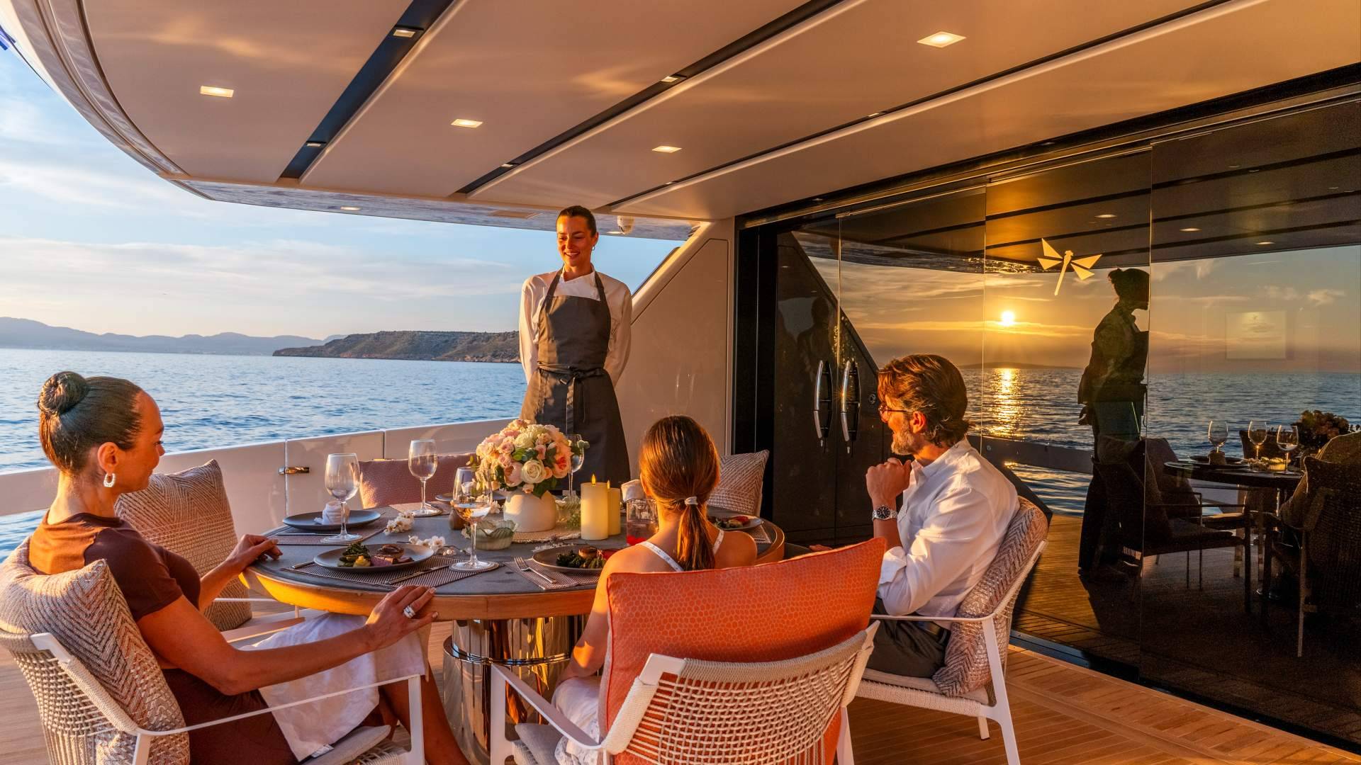 Guía ‘motor yacht charter Ibiza’, cuánto cuesta y cómo elegir el yate a motor ideal para navegar por las Baleares