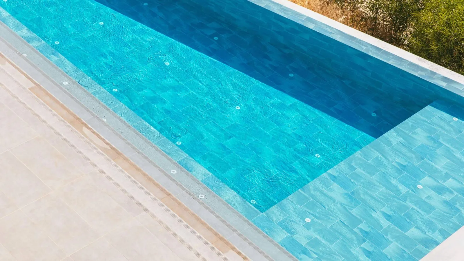 ¿Qué mantenimiento necesita una piscina en pleno verano?